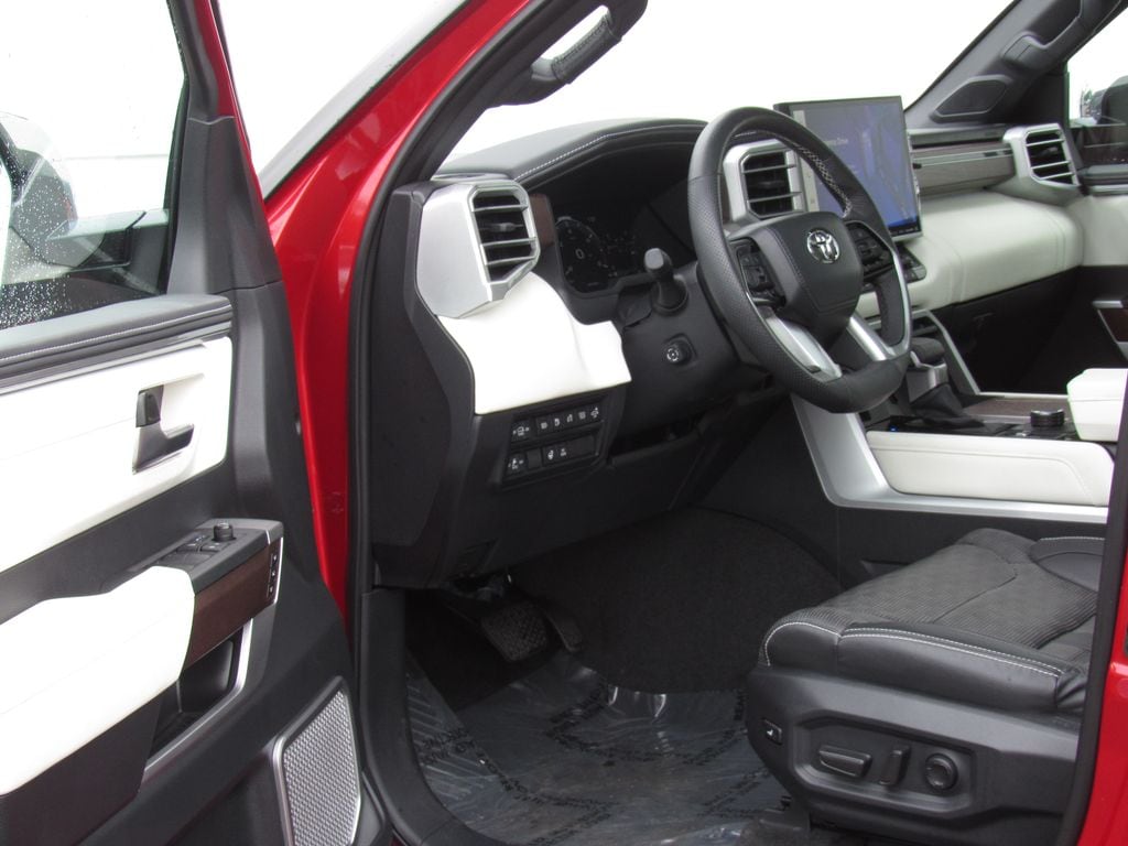 2024 Toyota Sequoia Platinum - Photo 10