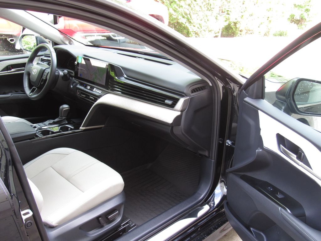2025 Toyota Camry XLE - Photo 18