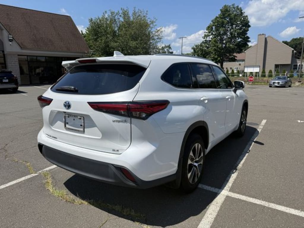 Certified 2022 Toyota Highlander Hybrid XLE SUV