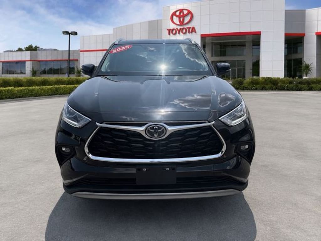 Certified 2025 Toyota Highlander Hybrid Platinum SUV