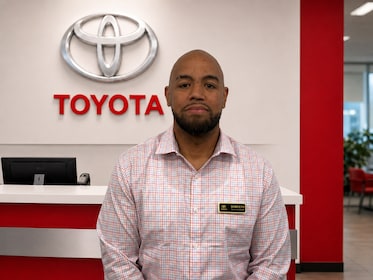 Staff member Roberto from ID_c22ce2