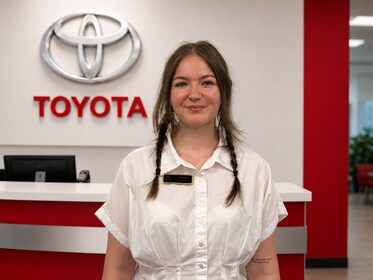 Staff member Sophia from ID_7f5884