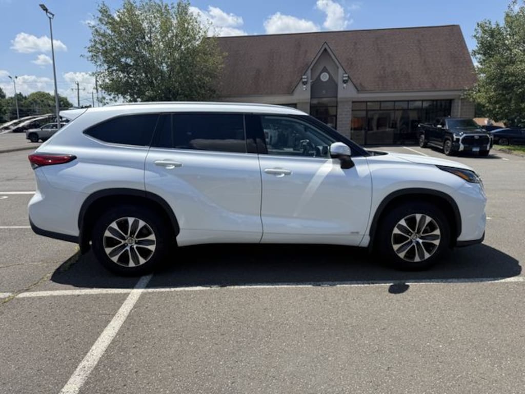 Certified 2022 Toyota Highlander Hybrid XLE SUV
