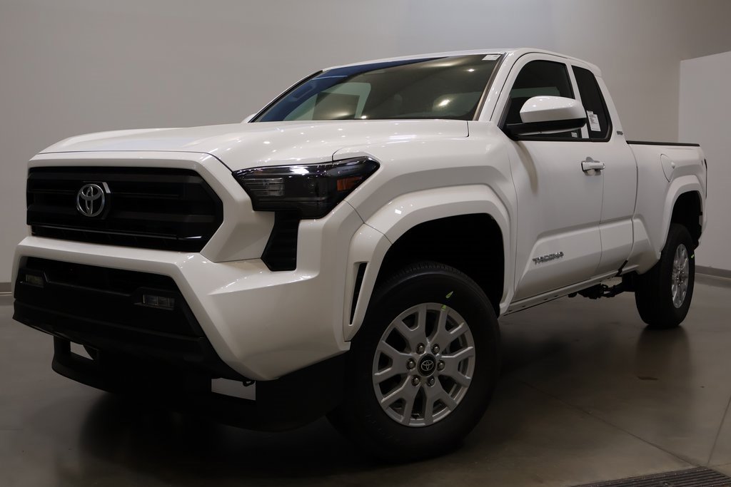 2025 Toyota Tacoma SR5 photo 3