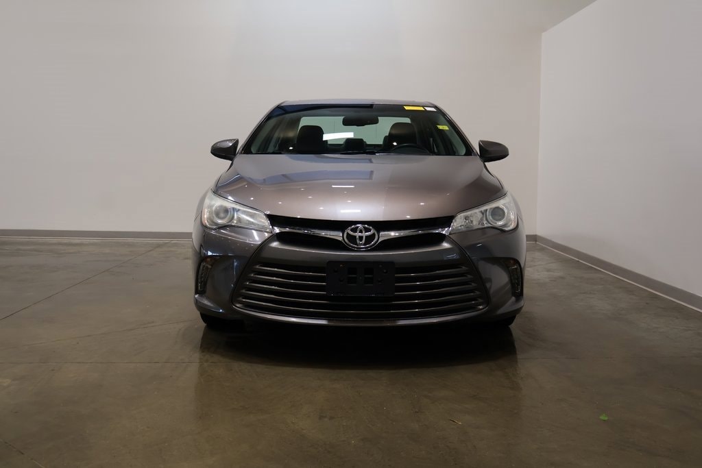 Used 2016 Toyota Camry XLE with VIN 4T1BF1FK9GU505717 for sale in Brookfield, WI