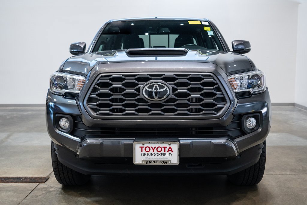 2022 Toyota Tacoma TRD Sport photo 2