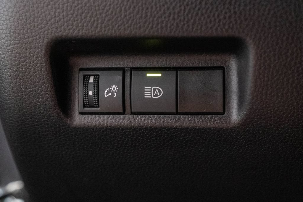 2025 Toyota RAV4 XLE - Photo 22