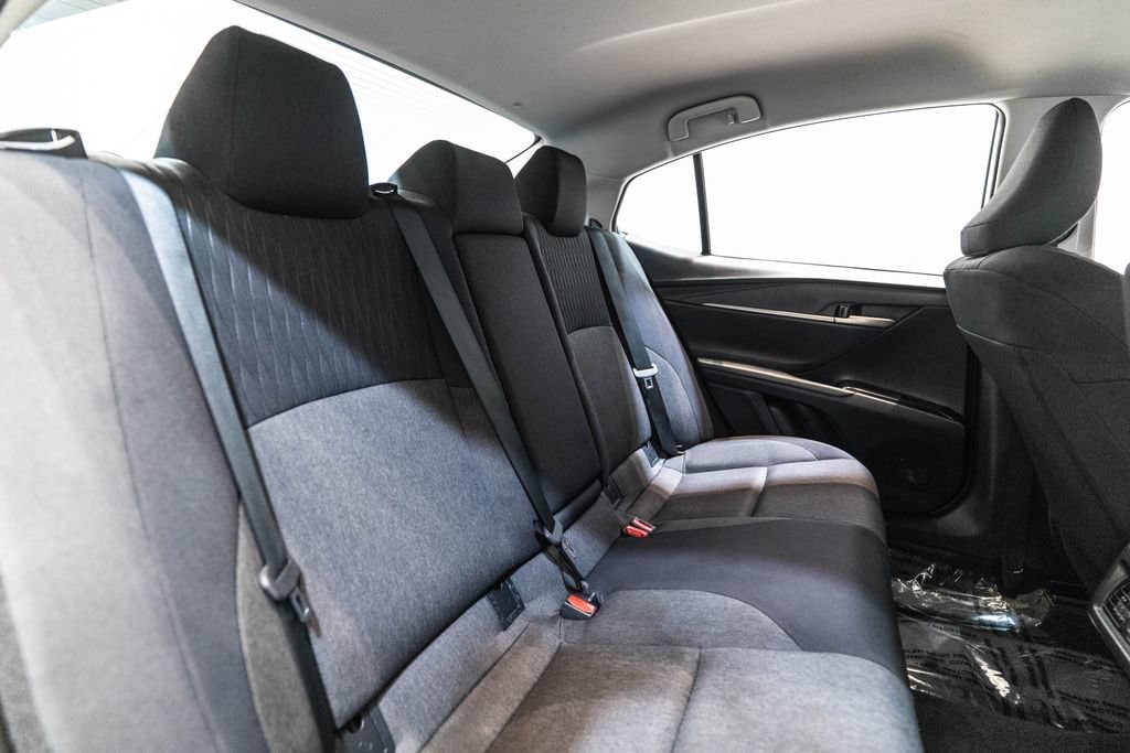 2025 Toyota Camry LE - Photo 31