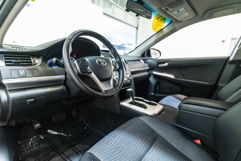 Used 2014 Toyota Camry SE Sedan