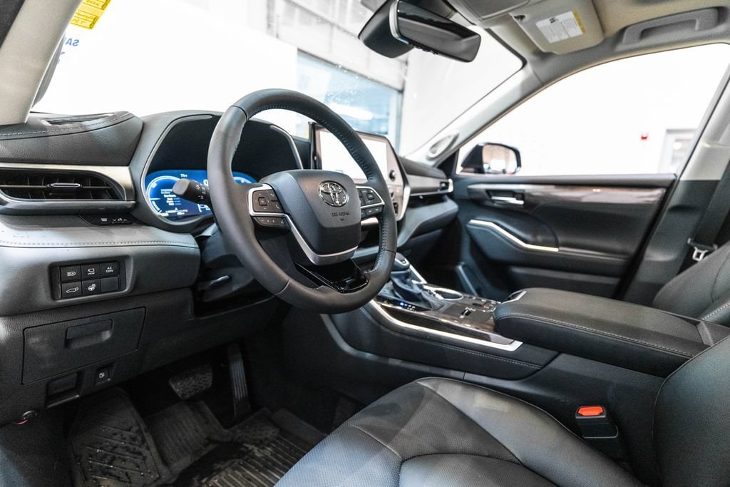 Used 2026 Toyota Highlander Hybrid Limited SUV