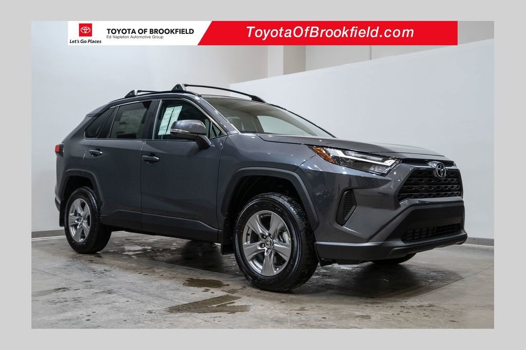 2025 Toyota RAV4 XLE's photo