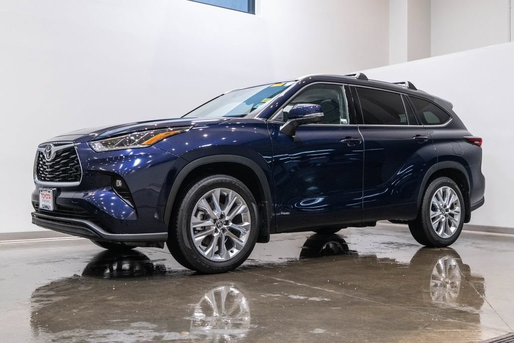 Used 2026 Toyota Highlander Hybrid Limited SUV