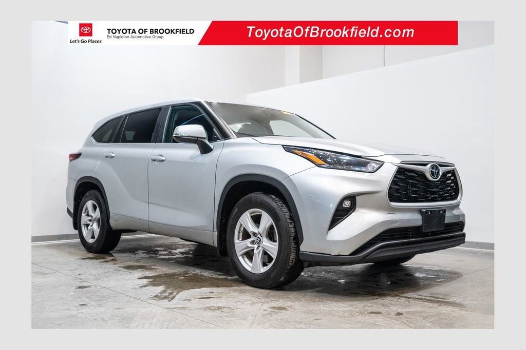 2024 Toyota Highlander LE's photo