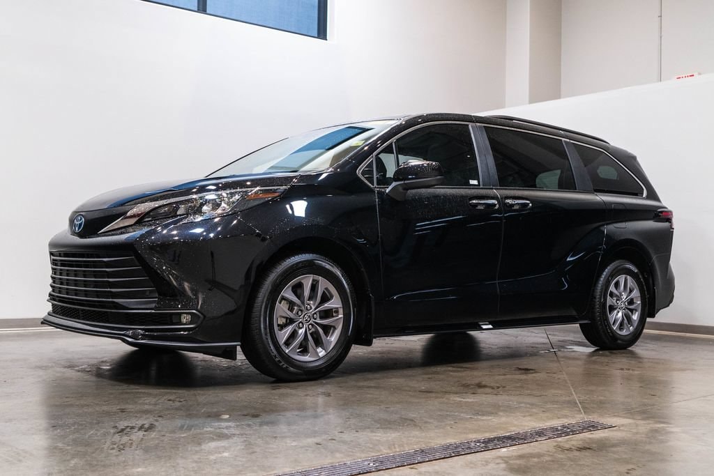 Certified 2025 Toyota Sienna XLE Van Passenger Van