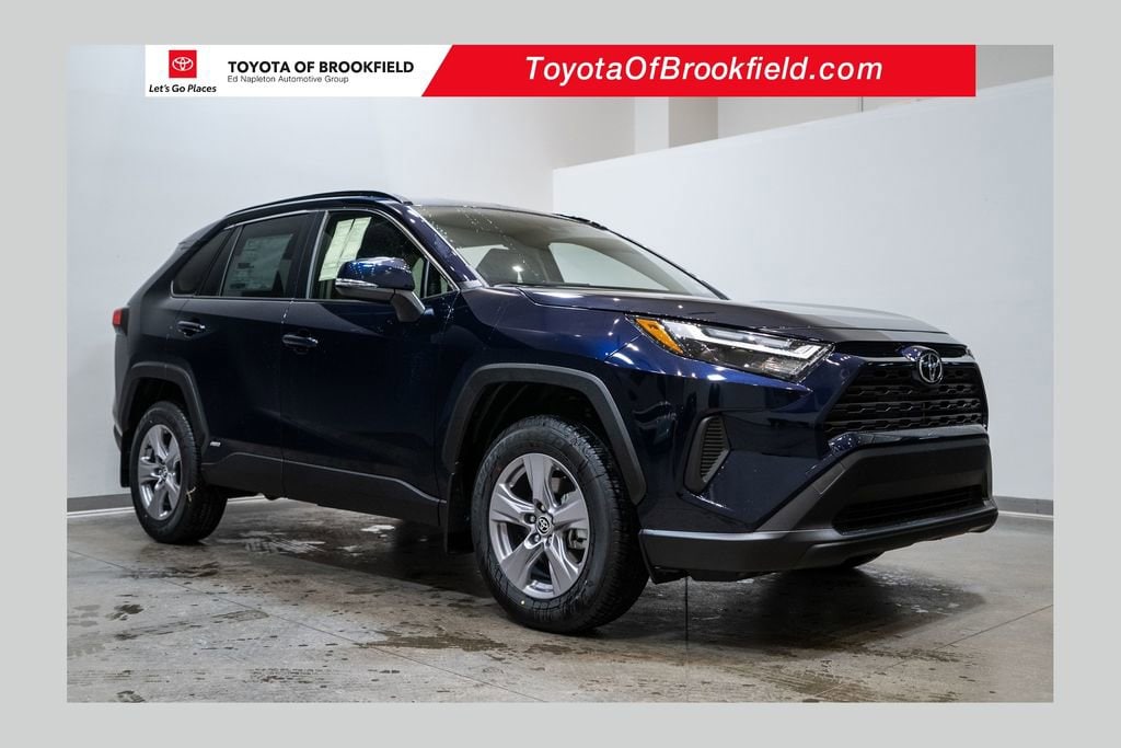 2025 Toyota RAV4 XLE's photo