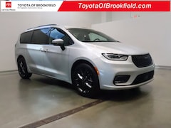 2023 Chrysler Pacifica Touring L Van Passenger Van