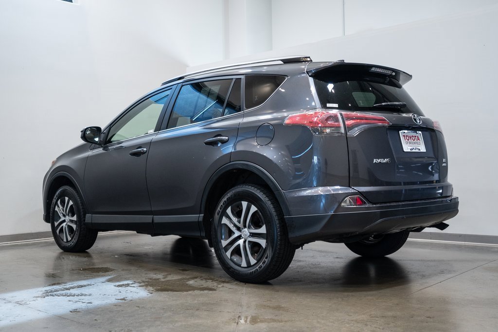2017 Toyota RAV4 LE photo 2