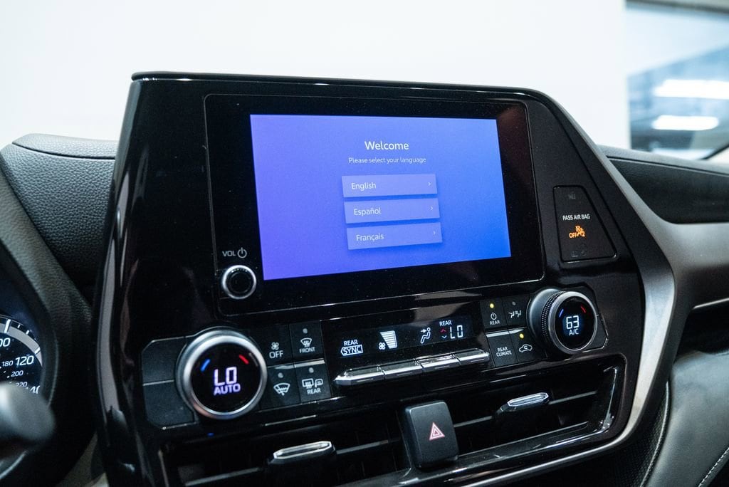 2024 Toyota Highlander LE - Photo 24