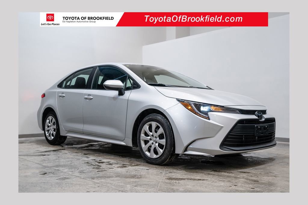 2024 Toyota Corolla LE's photo