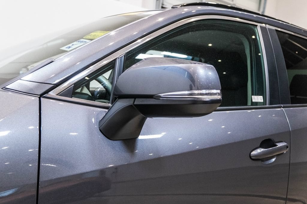2025 Toyota RAV4 XLE - Photo 12