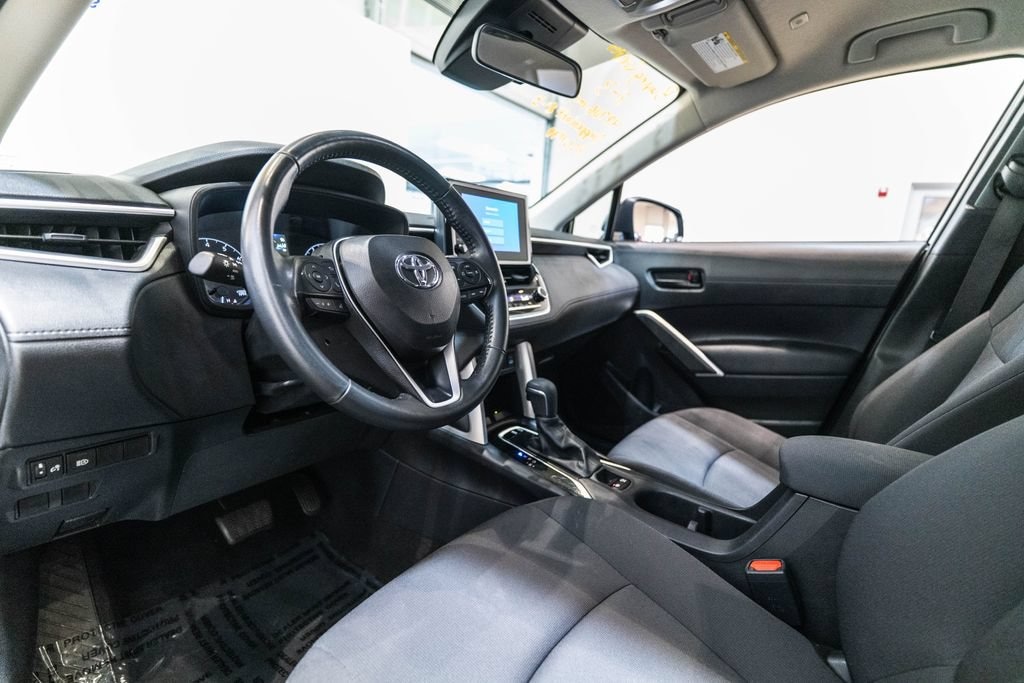 Used 2025 Toyota Corolla Cross LE SUV