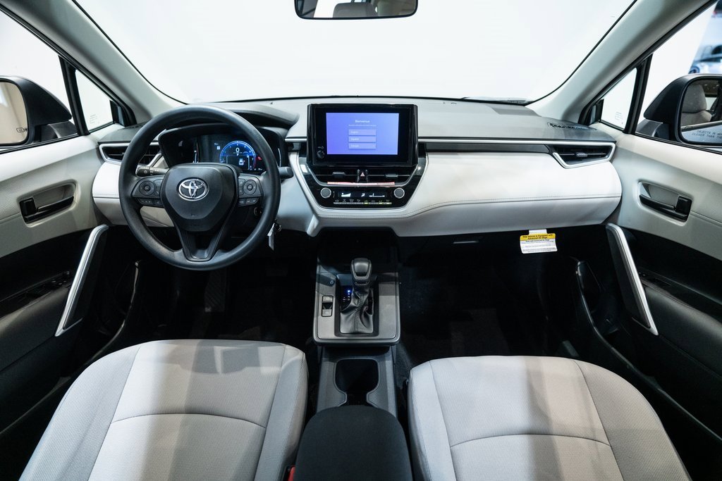 2026 Toyota Corolla Cross L photo 2