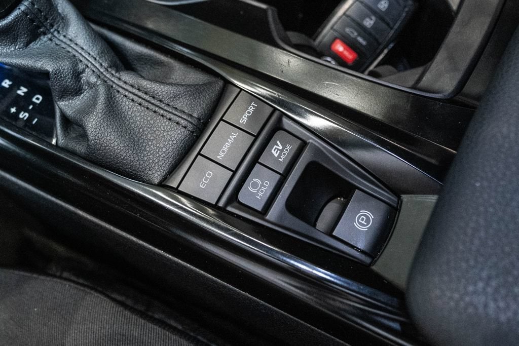 2025 Toyota Camry LE - Photo 23