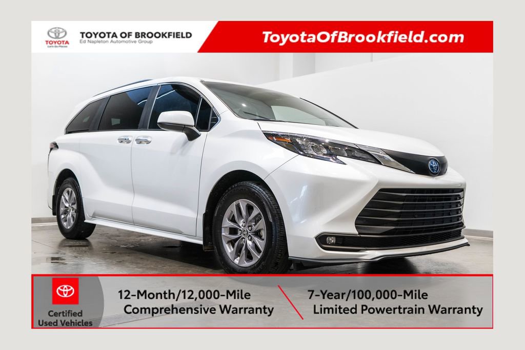 2025 Toyota Sienna XLE 8-Passenger Hybrid FWD's photo