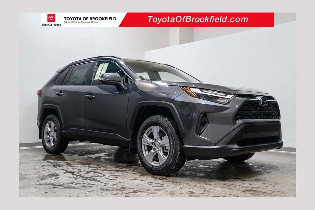 2025 Toyota RAV4 XLE's photo
