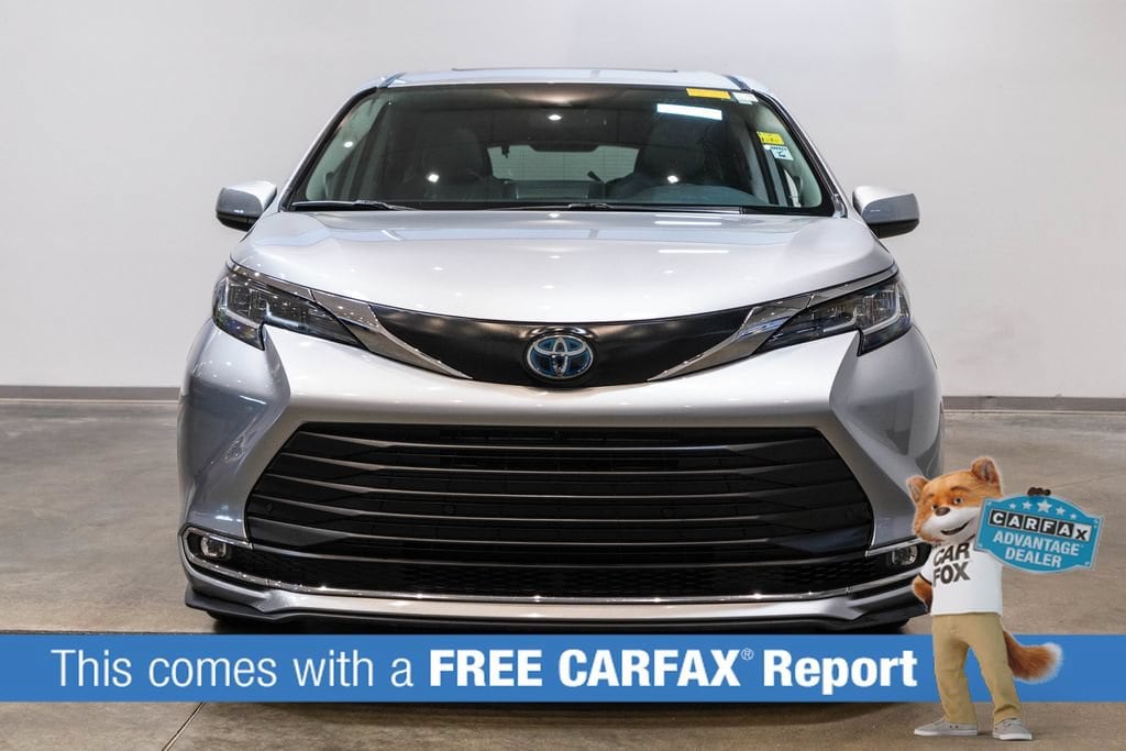 Used 2022 Toyota Sienna XLE Van Passenger Van