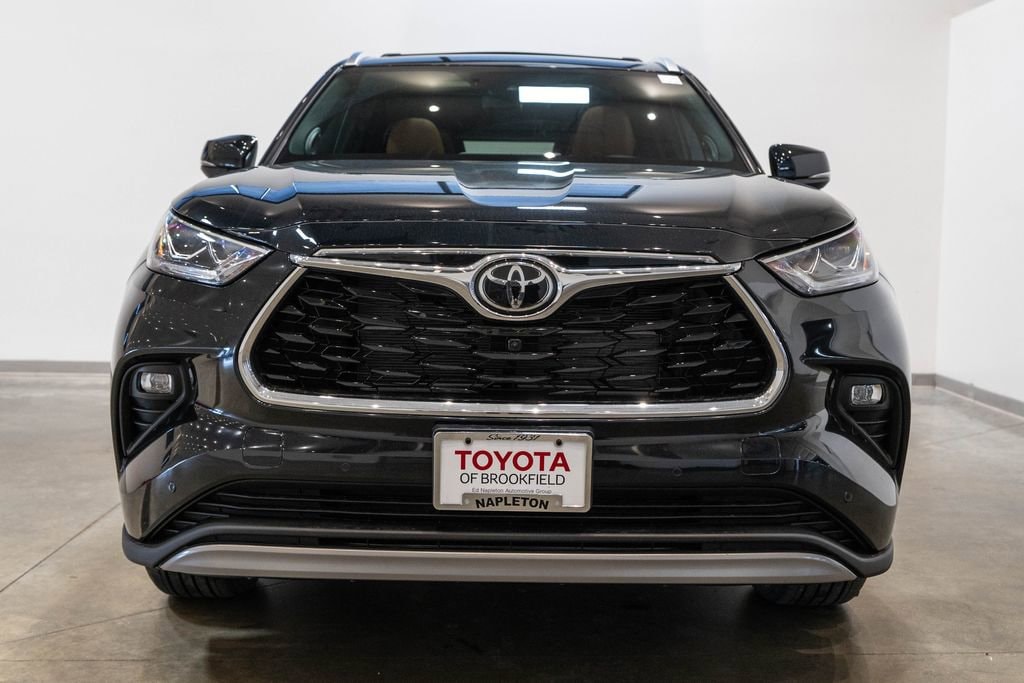 New 2026 Toyota Highlander Hybrid Platinum SUV