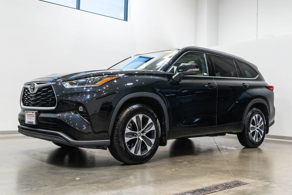 Used 2021 Toyota Highlander XLE SUV