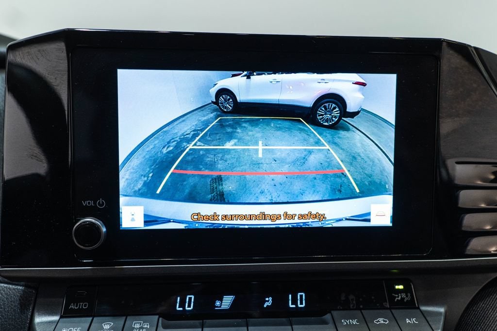 2025 Toyota Camry LE - Photo 29
