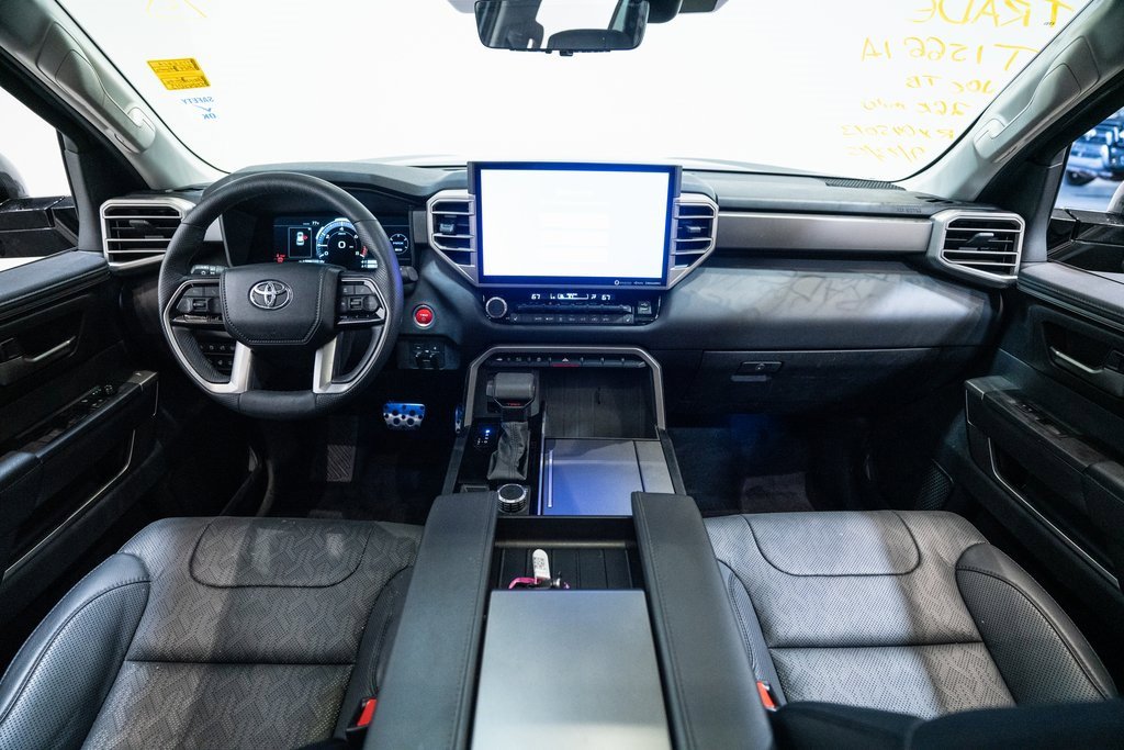 2024 Toyota Sequoia SR5 photo 4