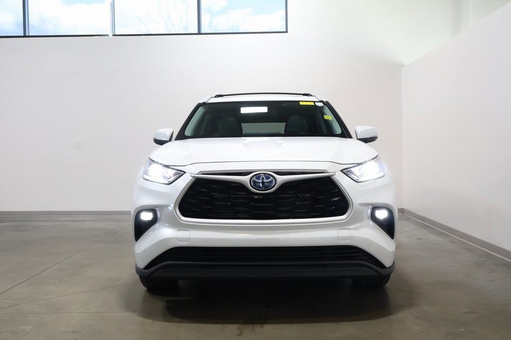 Certified 2023 Toyota Highlander Bronze Edition with VIN 5TDABRCH1PS580998 for sale in Brookfield, WI