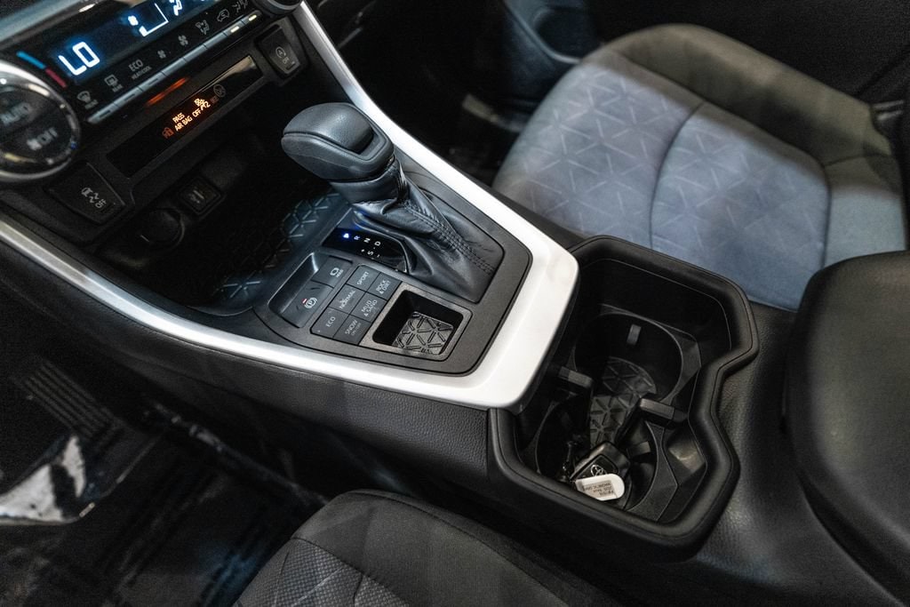 2025 Toyota RAV4 XLE - Photo 23