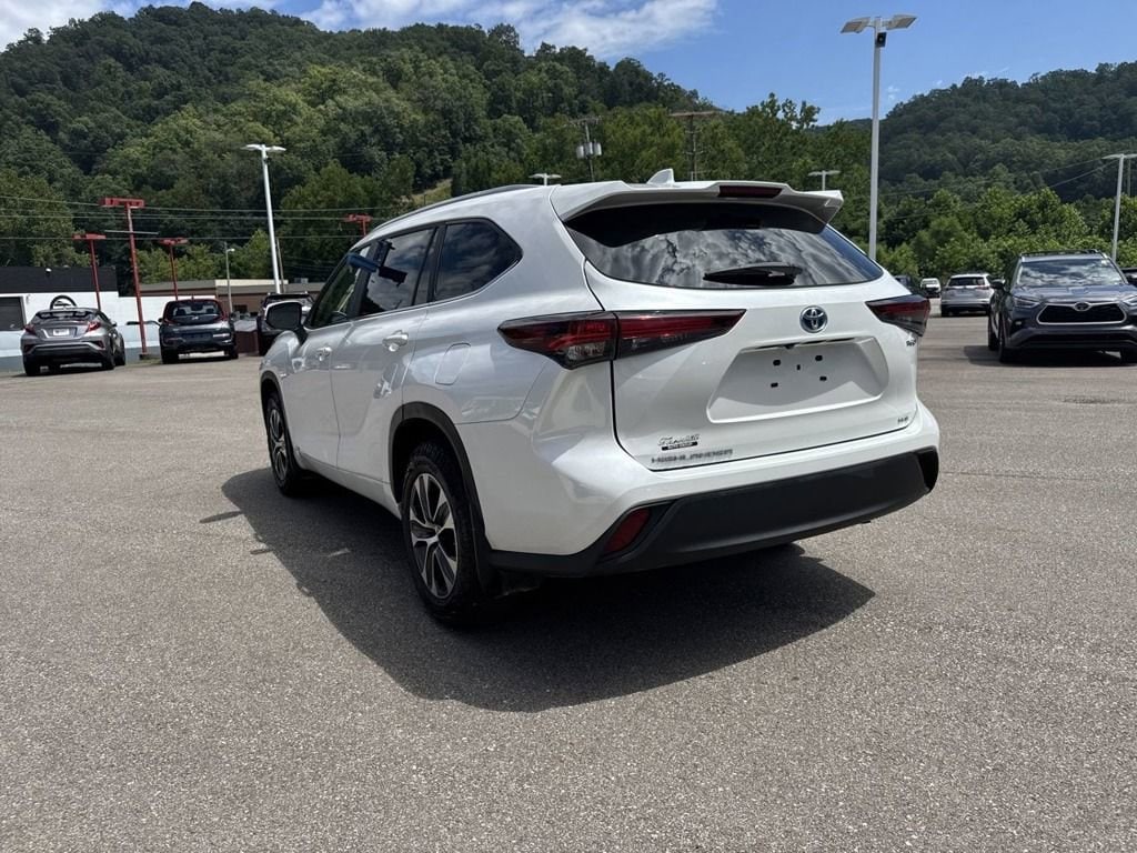 Used 2024 Toyota Highlander Hybrid XLE SUV