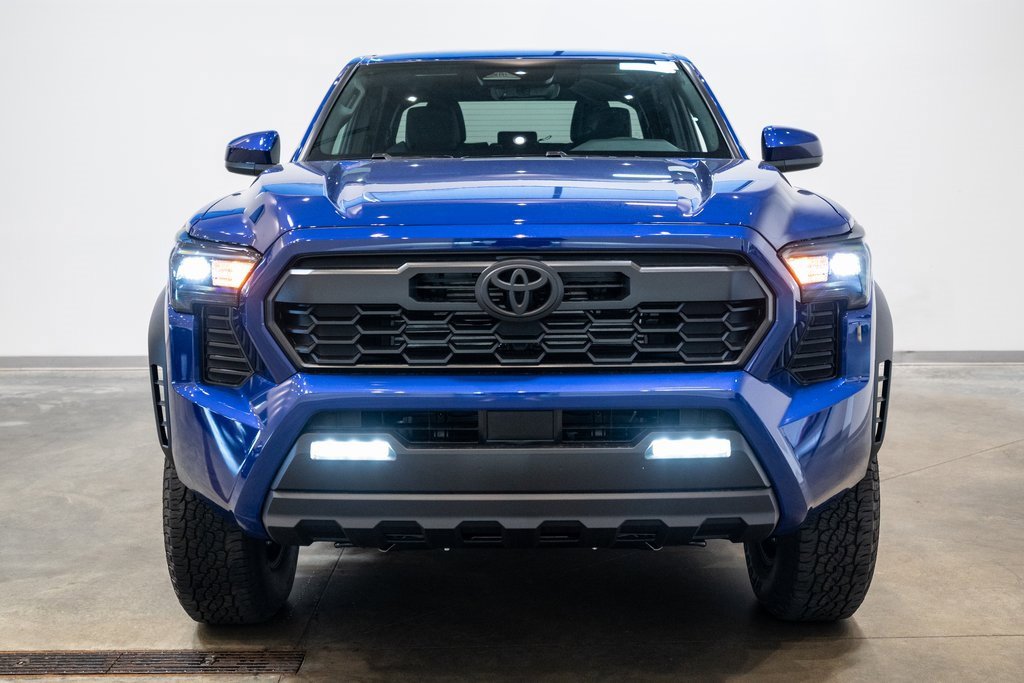 2025 Toyota Tacoma TRD Off-Road photo 2