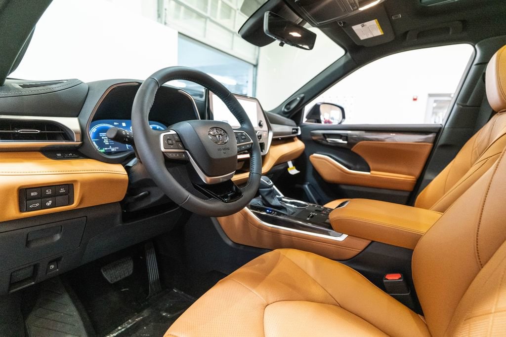 New 2026 Toyota Highlander Hybrid Platinum SUV