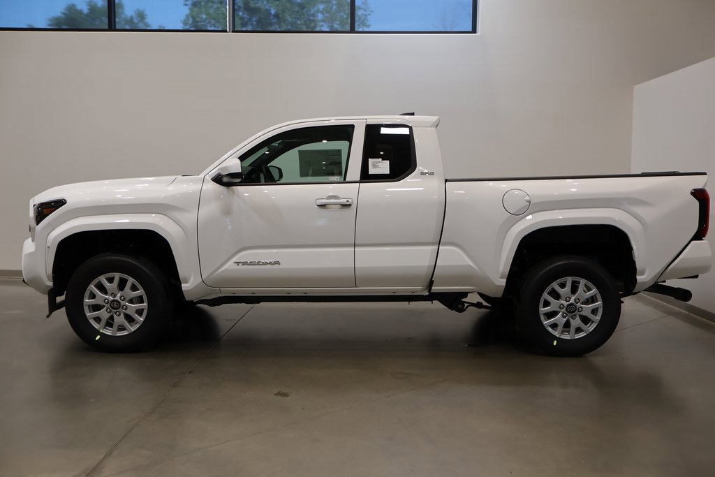 2025 Toyota Tacoma SR5 photo 4