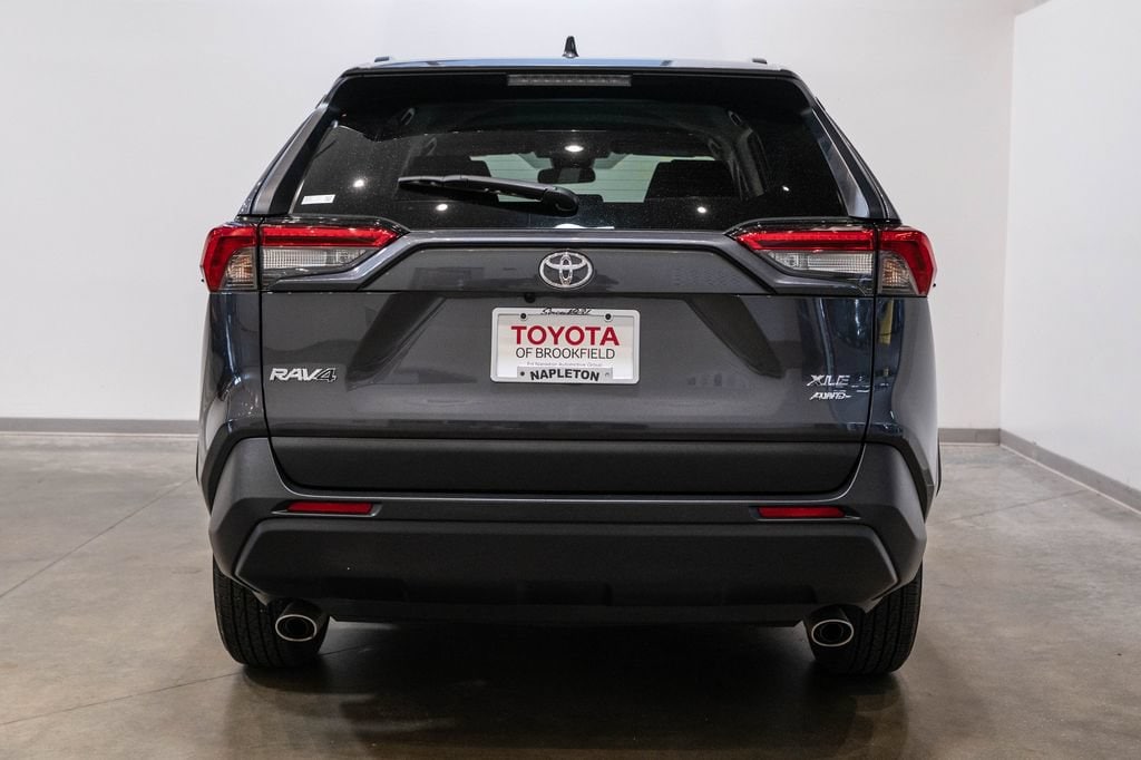 2025 Toyota RAV4 XLE - Photo 8