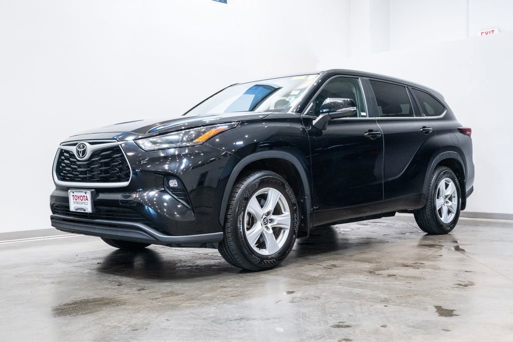 Used 2024 Toyota Highlander LE SUV