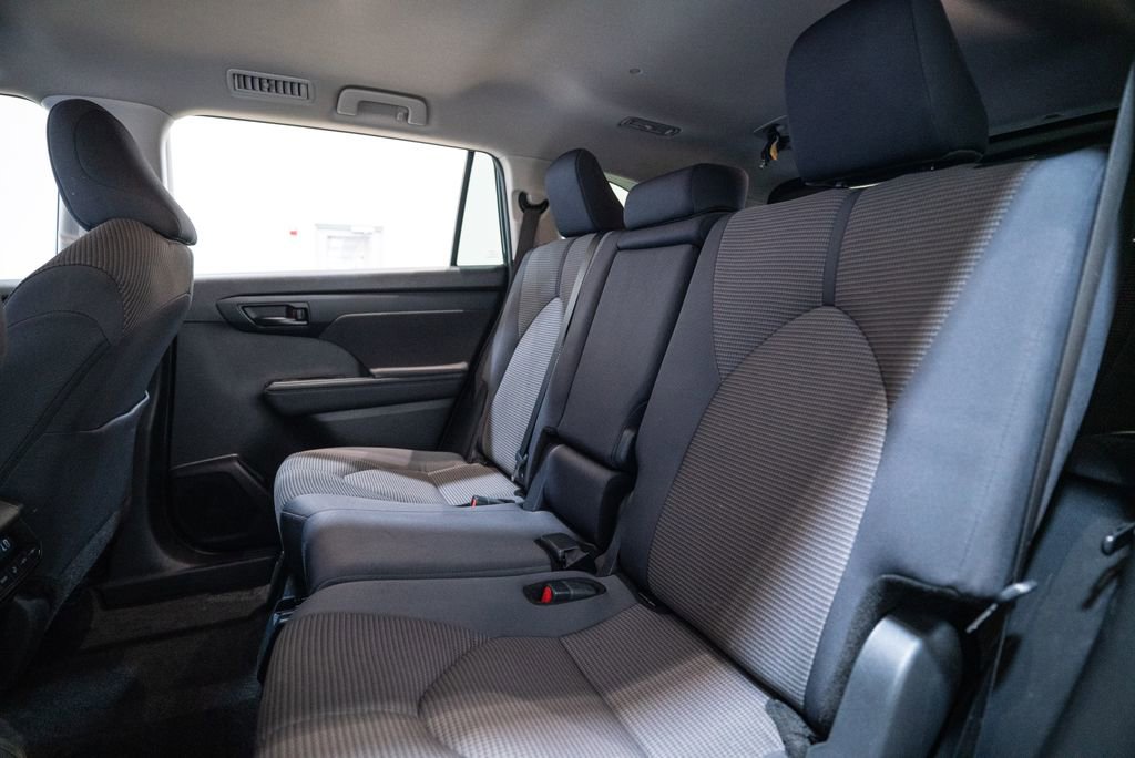 2024 Toyota Highlander LE - Photo 33