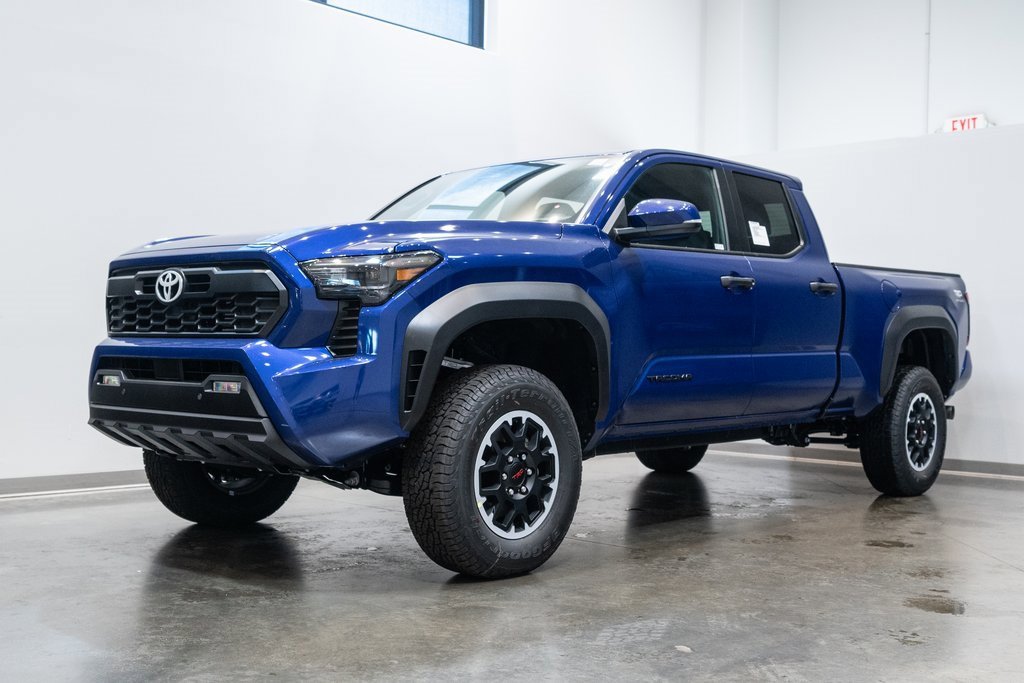2025 Toyota Tacoma TRD Off-Road photo 3