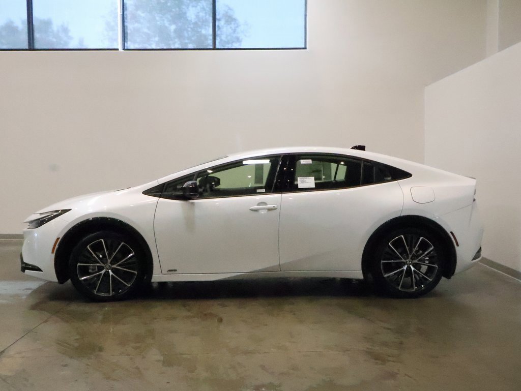2026 Toyota Prius XLE photo 4