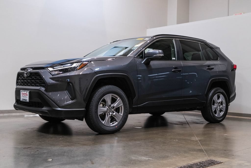 2025 Toyota RAV4 XLE - Photo 3