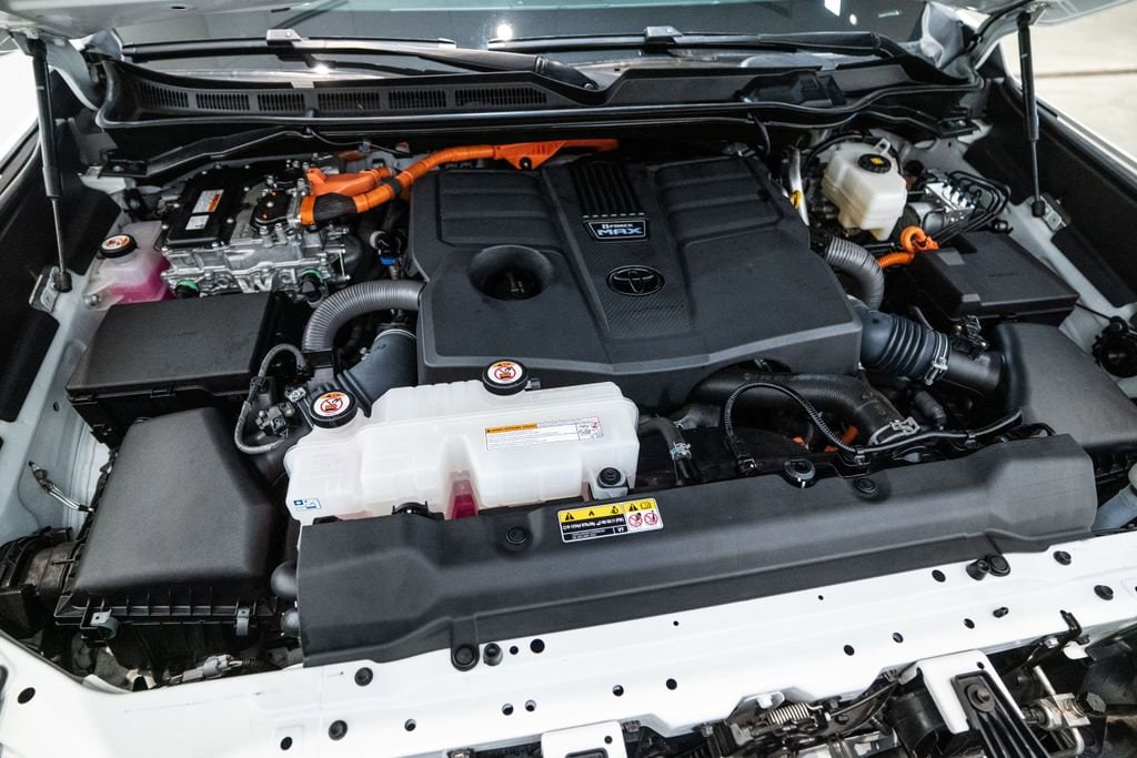 2023 Toyota Sequoia SR5 - Photo 39