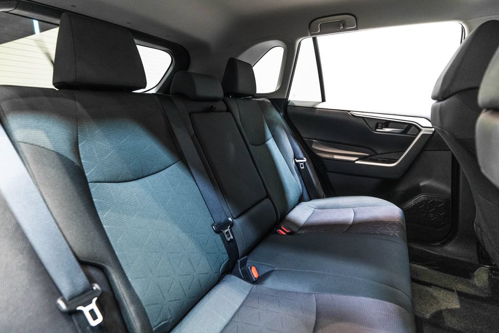 2025 Toyota RAV4 XLE - Photo 30