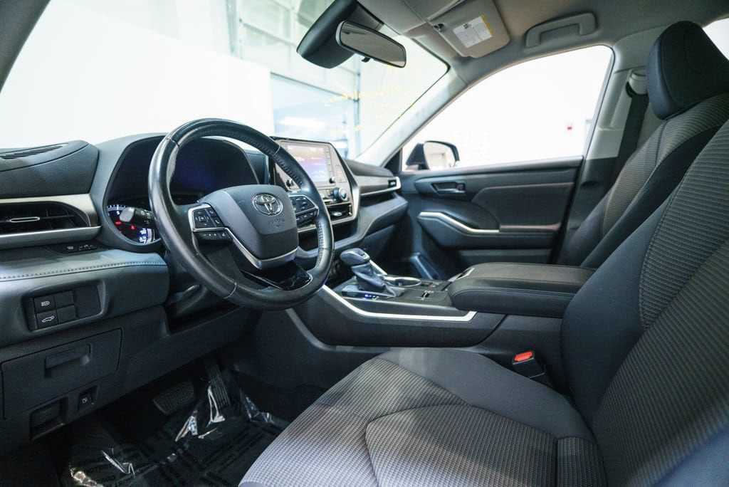 Used 2020 Toyota Highlander LE SUV