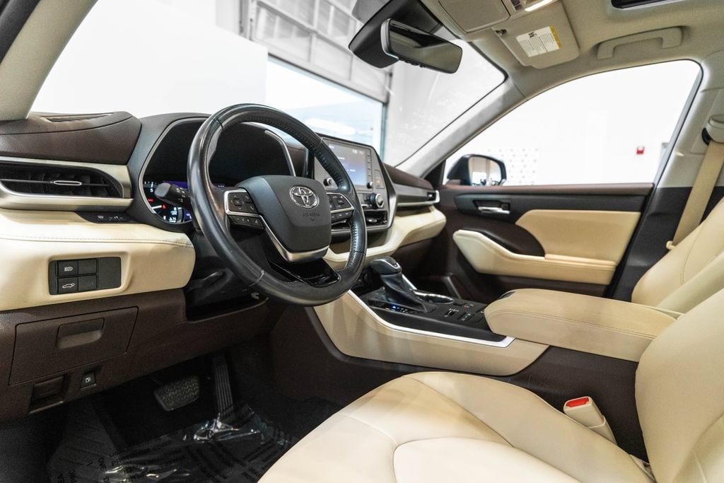 Used 2021 Toyota Highlander XLE SUV